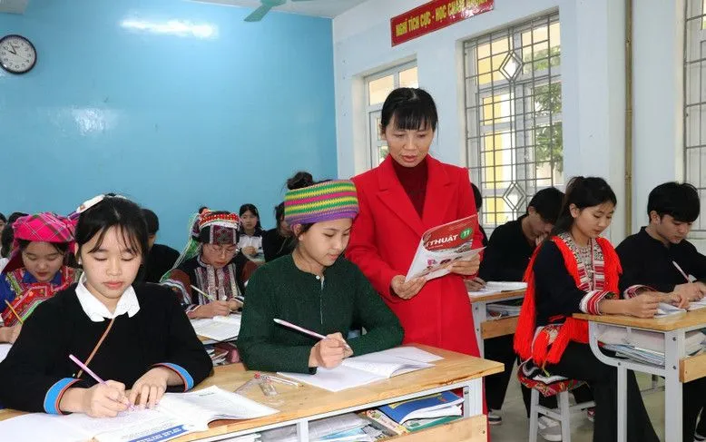 Tây Ninh hỗ trợ 100 triệu đồng cho giáo viên tại xã biên giới - Ảnh 1.