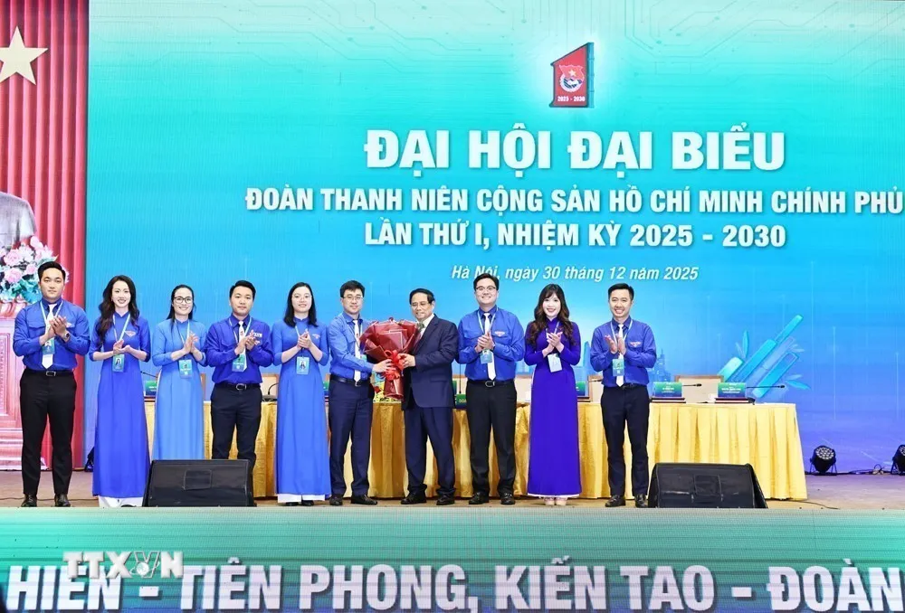 Thủ tướng Phạm Minh Ch&iacute;nh: Tạo m&ocirc;i trường để thanh ni&ecirc;n được thể hiện, cống hiến v&agrave; ph&aacute;t triển - Ảnh 1.