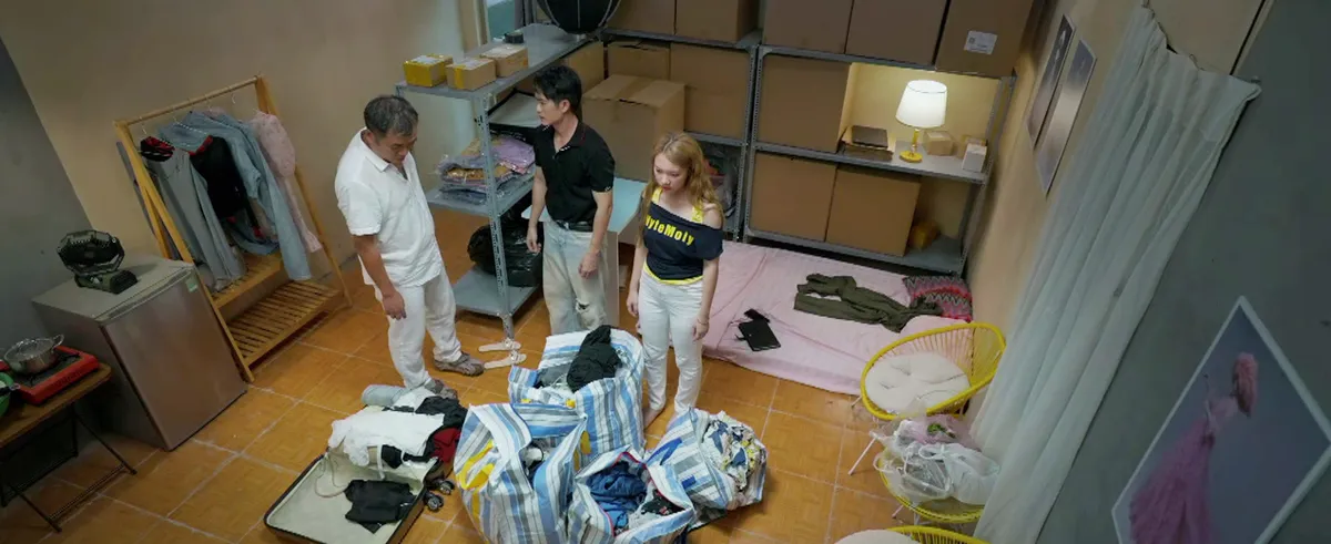 Gia đ&igrave;nh tr&aacute;i dấu - Tập 13: Bố tan n&aacute;t c&otilde;i l&ograve;ng ph&aacute;t hiện con g&aacute;i y&ecirc;u k&eacute;o vali đến ở với bạn trai- Ảnh 1.