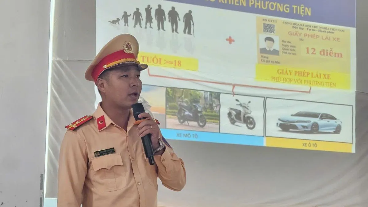 G&aacute;o d&acirc;n x&oacute;m đạo tại Đắk Lắk n&acirc;ng cao &yacute; thức an to&agrave;n giao th&ocirc;ng - Ảnh 1.