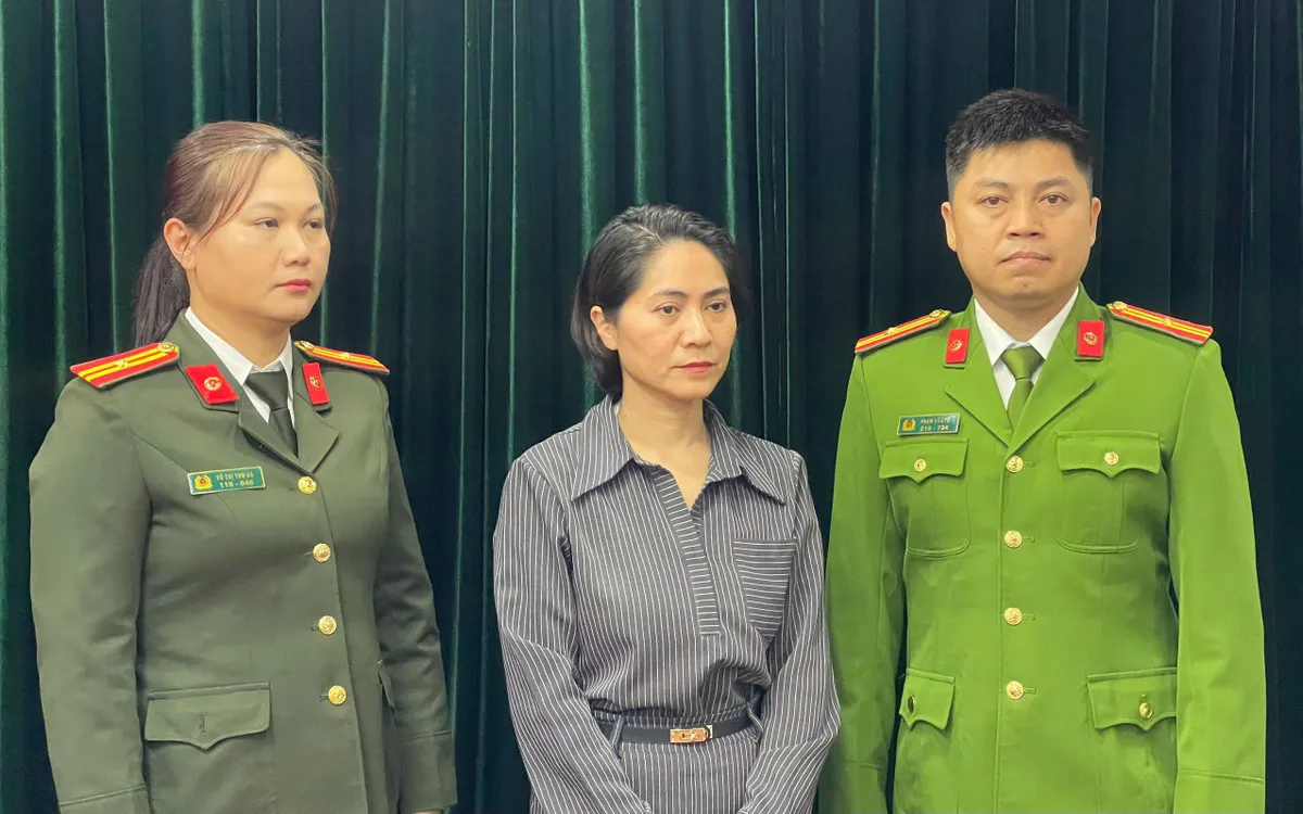 Bị can Nguyễn Thị Thu Hà tại cơ quan công an. (ảnh: Công an Hà Nội)