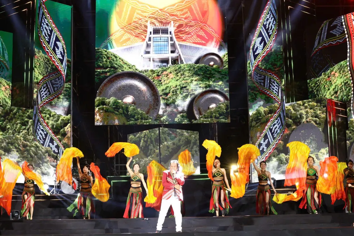 Tưng bừng ph&aacute;o hoa ch&agrave;o đ&oacute;n năm mới 2026 tr&ecirc;n khắp cả nước - Ảnh 25.