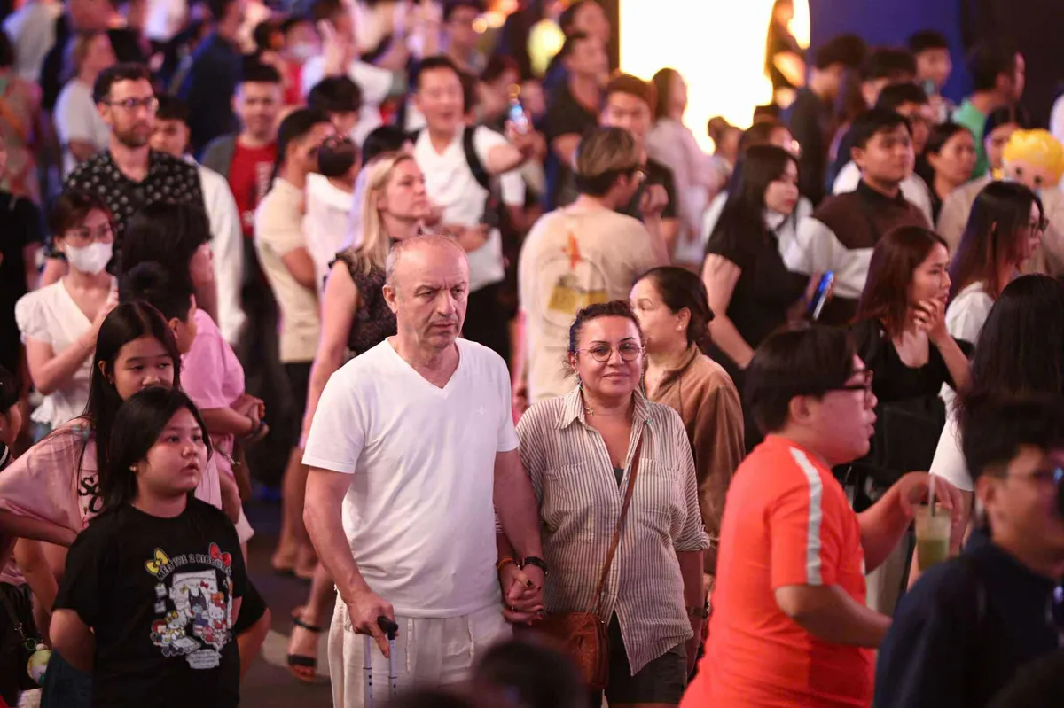 Tưng bừng ph&aacute;o hoa ch&agrave;o đ&oacute;n năm mới 2026 tr&ecirc;n khắp cả nước - Ảnh 39.