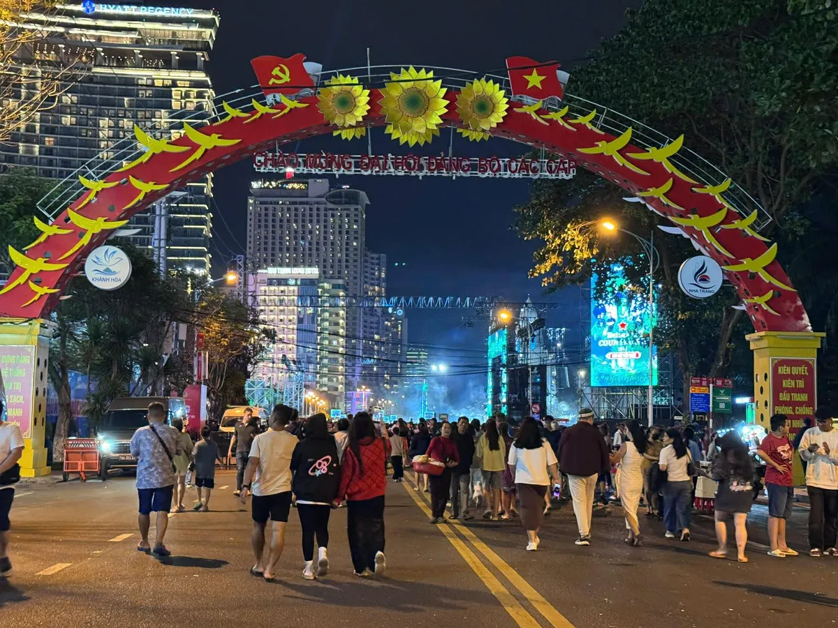 Tưng bừng ph&aacute;o hoa ch&agrave;o đ&oacute;n năm mới 2026 tr&ecirc;n khắp cả nước - Ảnh 21.