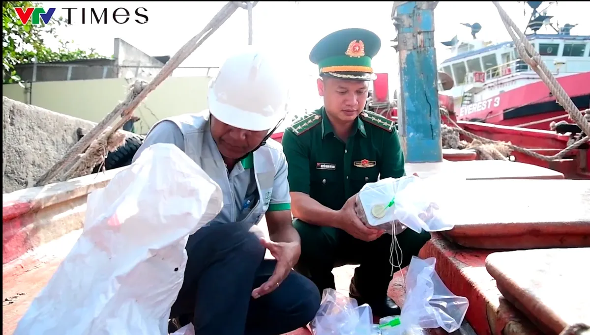 Bắt giữ 2 vụ vận chuyển 250.000 l&iacute;t dầu DO tr&aacute;i ph&eacute;p tr&ecirc;n biển - Ảnh 1.