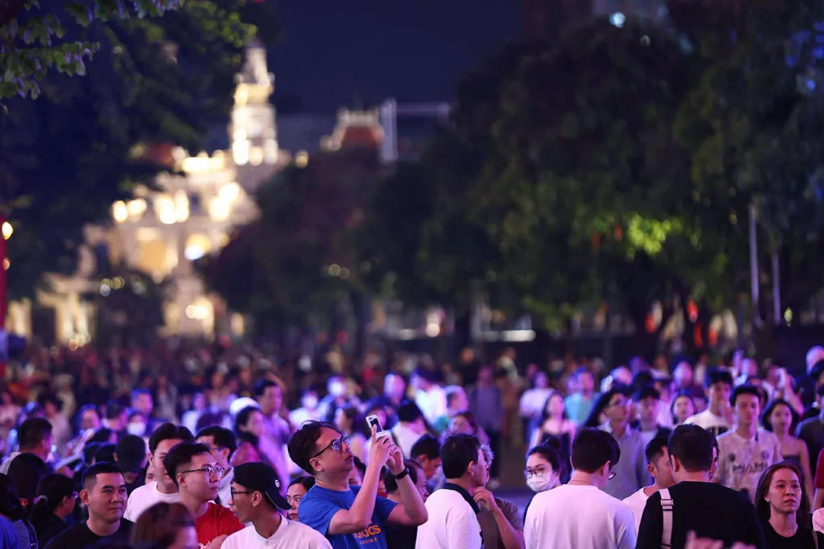 Tưng bừng ph&aacute;o hoa ch&agrave;o đ&oacute;n năm mới 2026 tr&ecirc;n khắp cả nước - Ảnh 37.