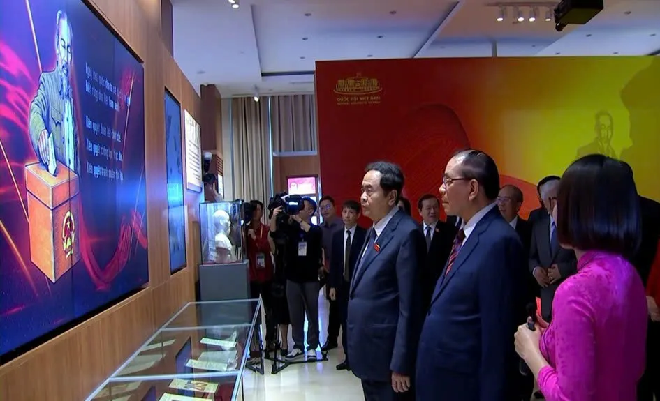 Phim t&agrave;i liệu &ldquo;Ph&aacute;p quyền nh&acirc;n nghĩa Hồ Ch&iacute; Minh&rdquo; - Ảnh 1.