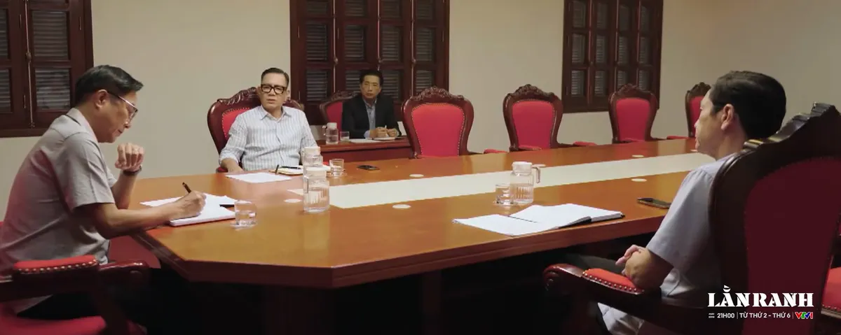 Lằn ranh - Tập 43: Ông Sách phản đối Chủ tịch tỉnh gay gắt để bảo vệ người tình - Ảnh 1.