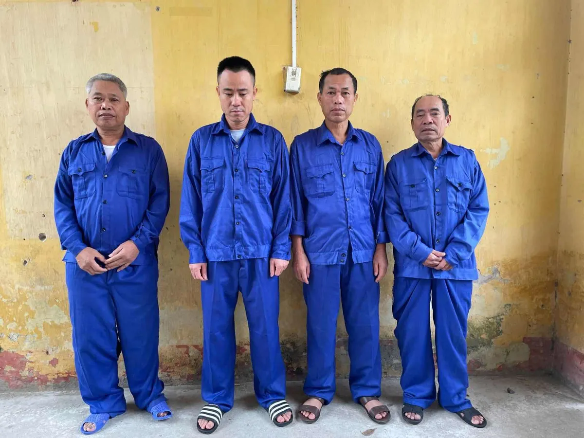 Khởi tố 5 chủ hộ sản xuất ch&igrave;, nhựa t&aacute;i chế trốn thuế gần 19 tỷ đồng - Ảnh 1.