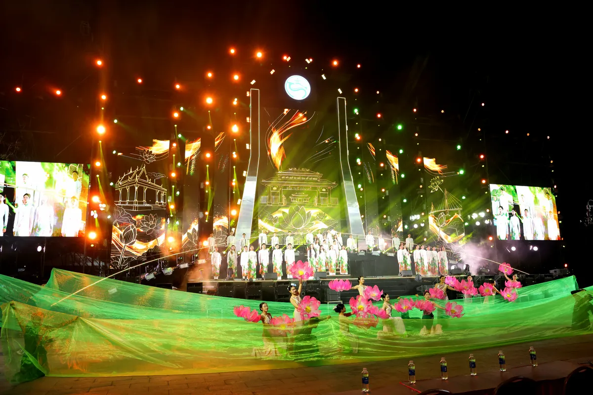 Cần Thơ rộn r&agrave;ng ch&agrave;o năm mới 2026 - Ảnh 8.