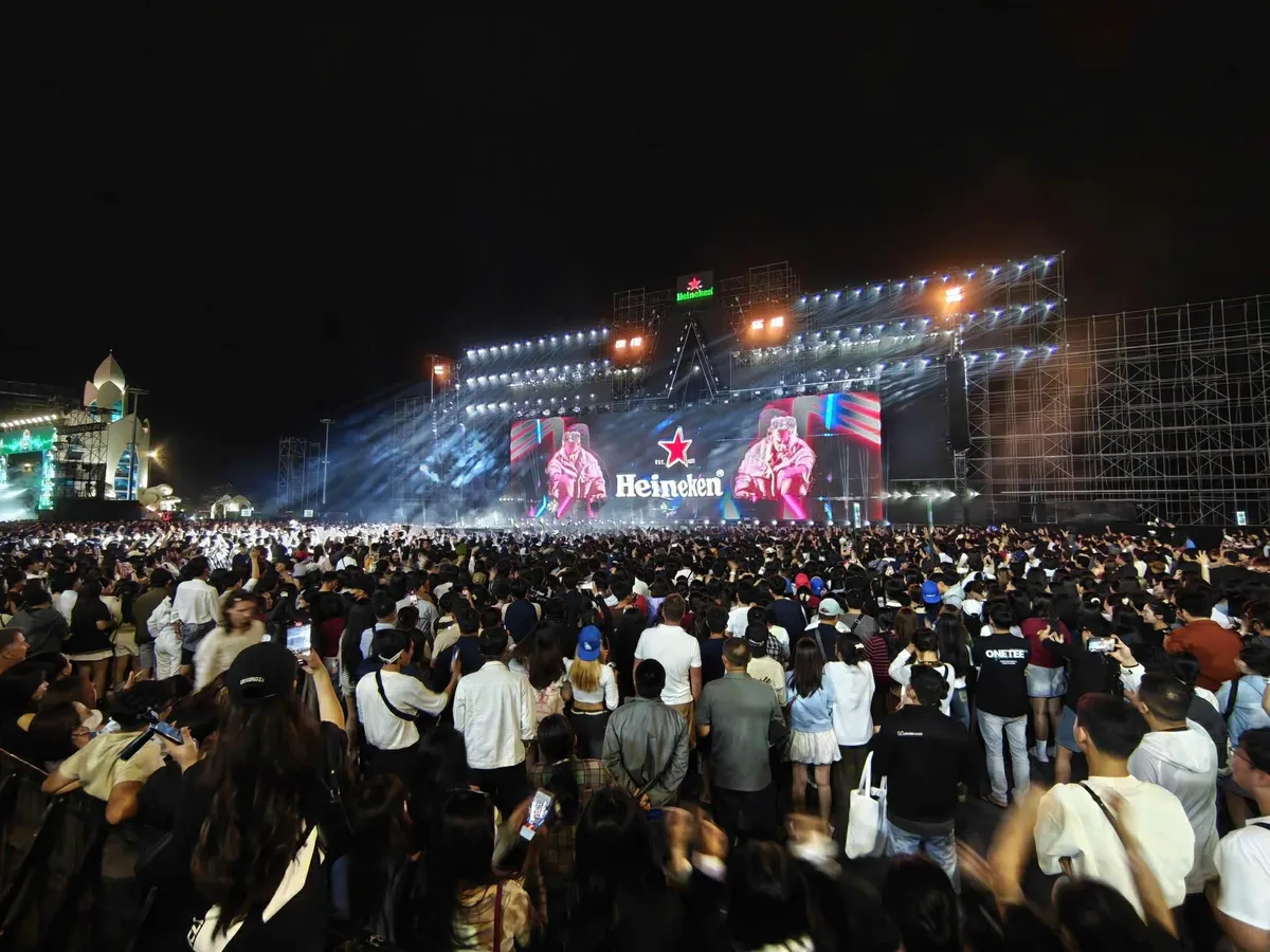 Tưng bừng ph&aacute;o hoa ch&agrave;o đ&oacute;n năm mới 2026 tr&ecirc;n khắp cả nước - Ảnh 20.