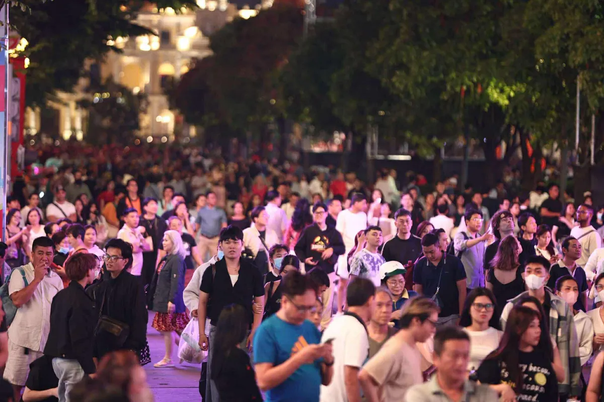 Tưng bừng ph&aacute;o hoa ch&agrave;o đ&oacute;n năm mới 2026 tr&ecirc;n khắp cả nước - Ảnh 35.