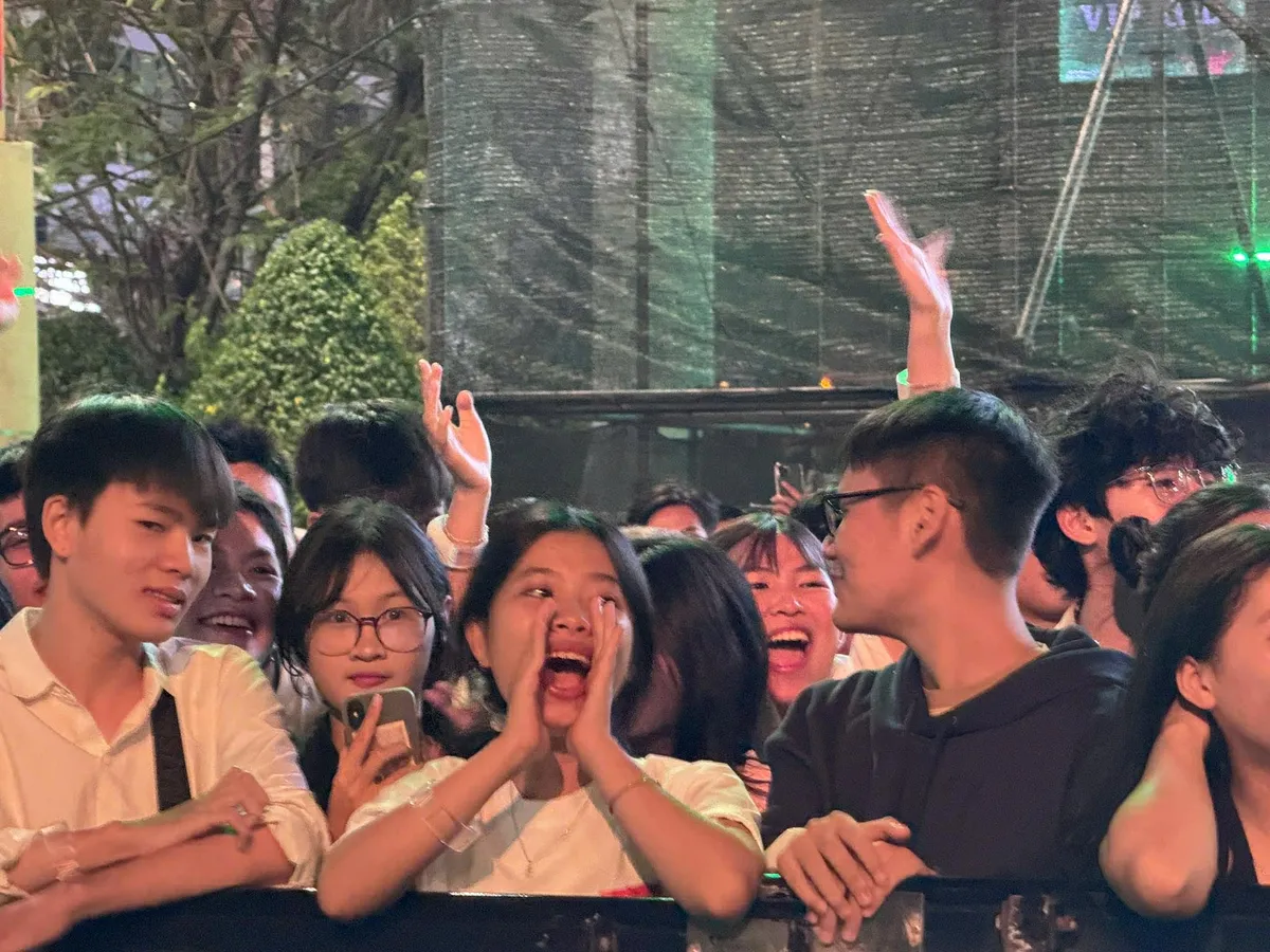 Tưng bừng ph&aacute;o hoa ch&agrave;o đ&oacute;n năm mới 2026 tr&ecirc;n khắp cả nước - Ảnh 23.