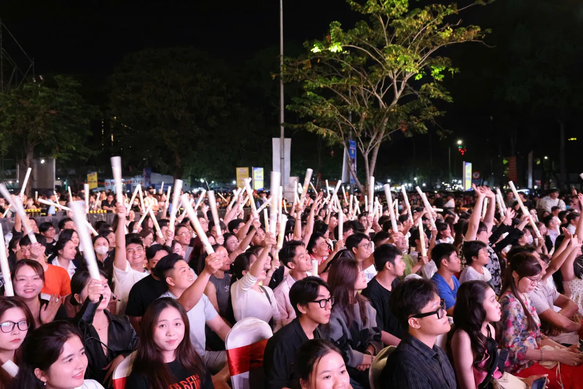 Cần Thơ rộn r&agrave;ng ch&agrave;o năm mới 2026 - Ảnh 2.