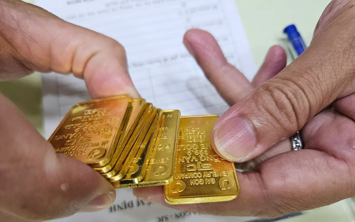 Giá vàng biến động mạnh