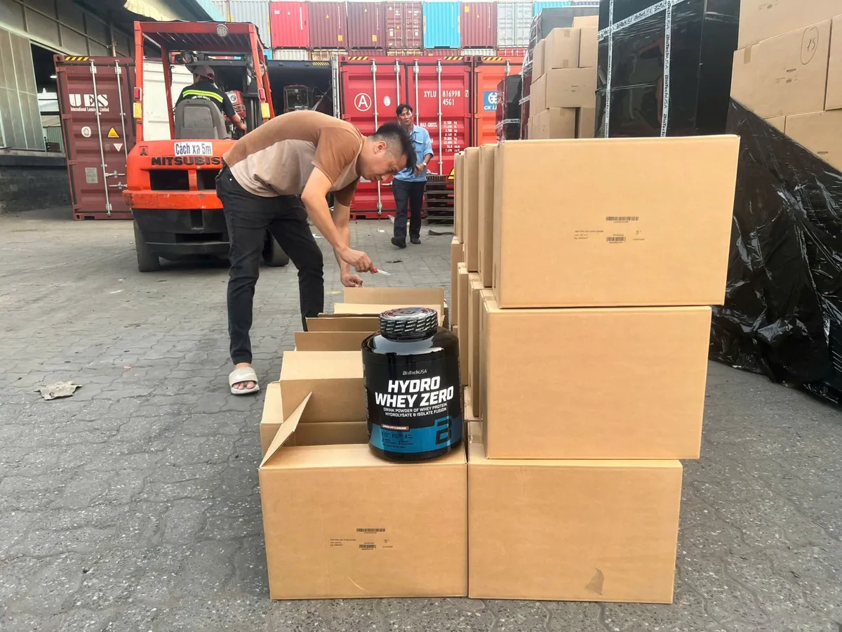 Giám đốc Công ty TNHH Profit cầm đầu đường dây buôn lậu thực phẩm chức năng hơn 40 tỷ đồng - Ảnh 2.