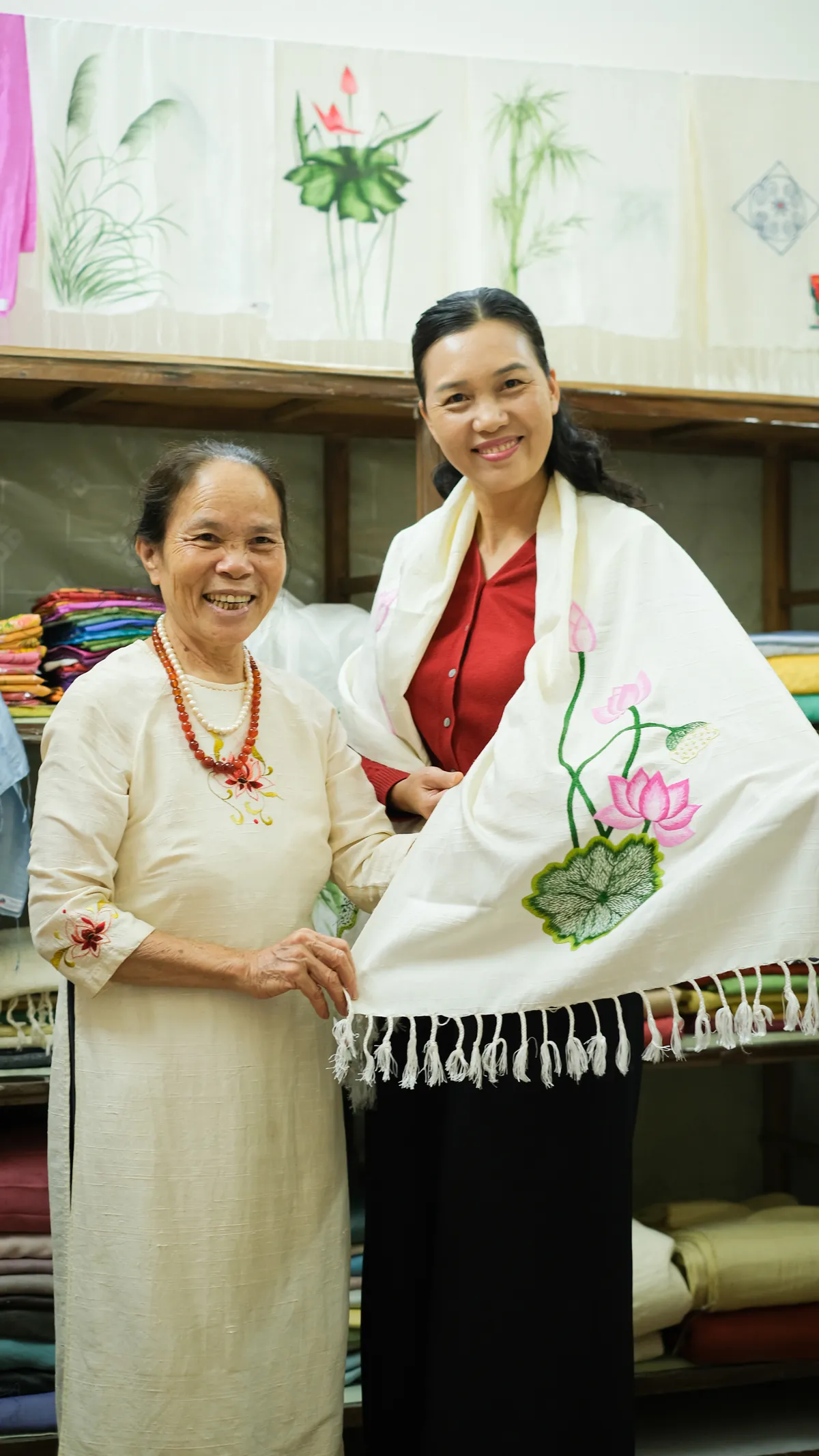 Lụa tơ sen - hơi thở mới của l&agrave;ng lụa Ph&ugrave;ng X&aacute; - Ảnh 6.