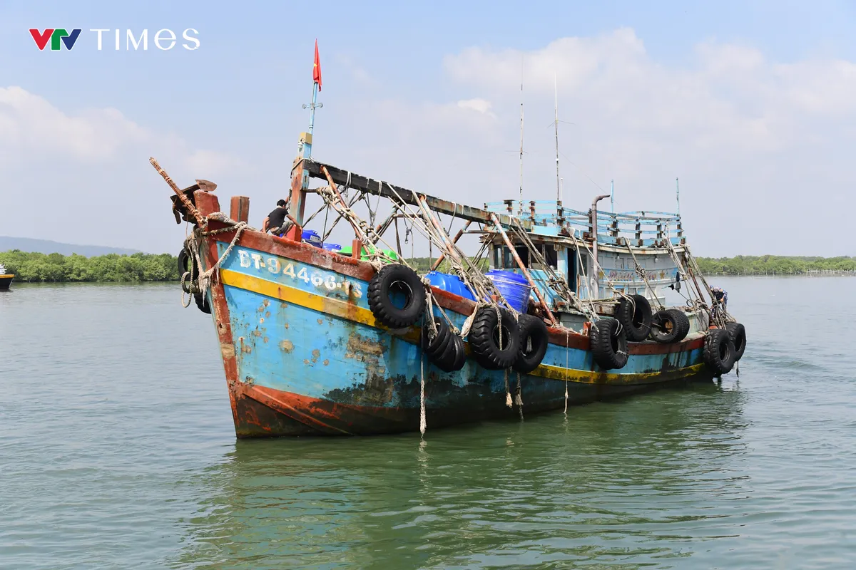 Bắt giữ 2 vụ vận chuyển 250.000 l&iacute;t dầu DO tr&aacute;i ph&eacute;p tr&ecirc;n biển - Ảnh 2.