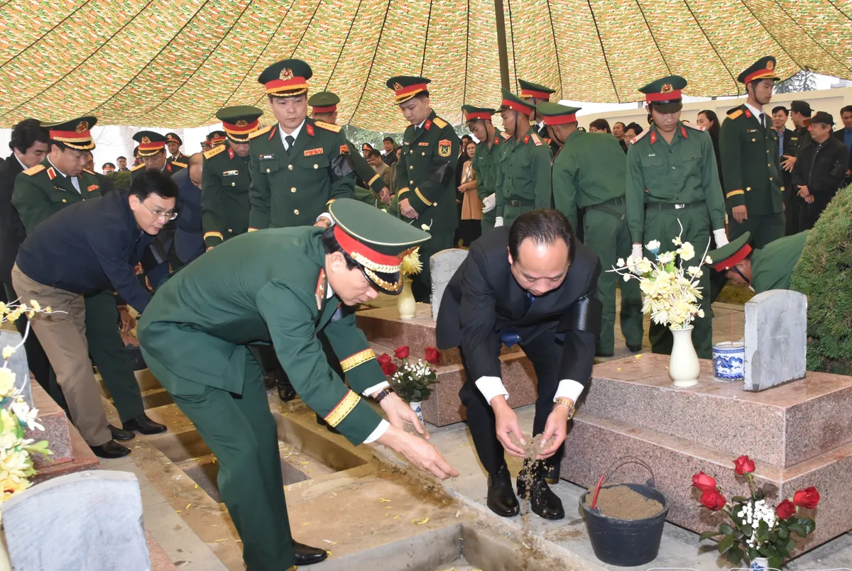 Điện Bi&ecirc;n: Truy điệu, an t&aacute;ng 10 h&agrave;i cốt liệt sĩ hy sinh tại L&agrave;o - Ảnh 3.