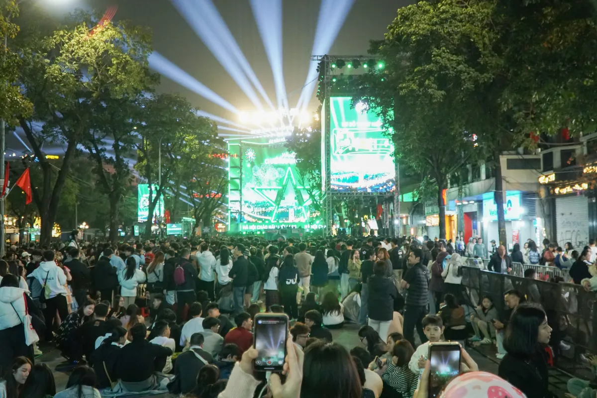 Tưng bừng ph&aacute;o hoa ch&agrave;o đ&oacute;n năm mới 2026 tr&ecirc;n khắp cả nước - Ảnh 6.