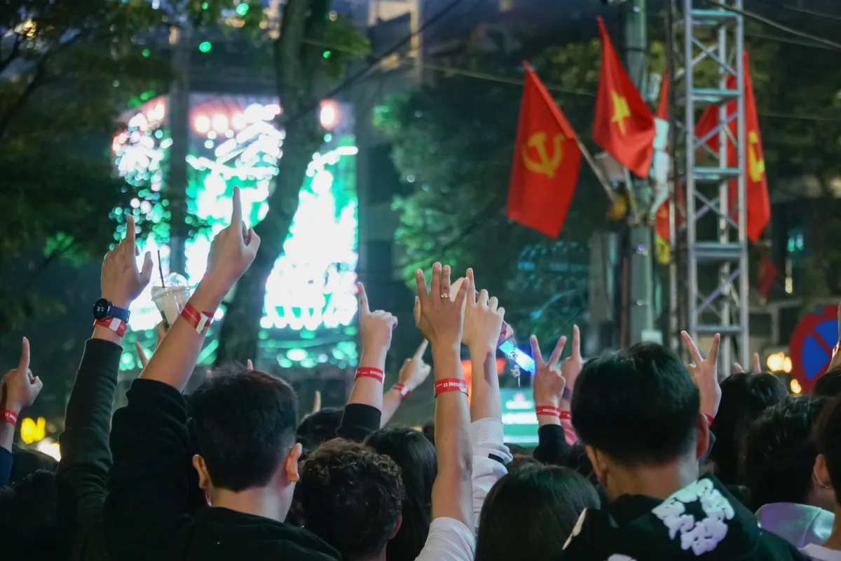 Tưng bừng ph&aacute;o hoa ch&agrave;o đ&oacute;n năm mới 2026 tr&ecirc;n khắp cả nước - Ảnh 7.