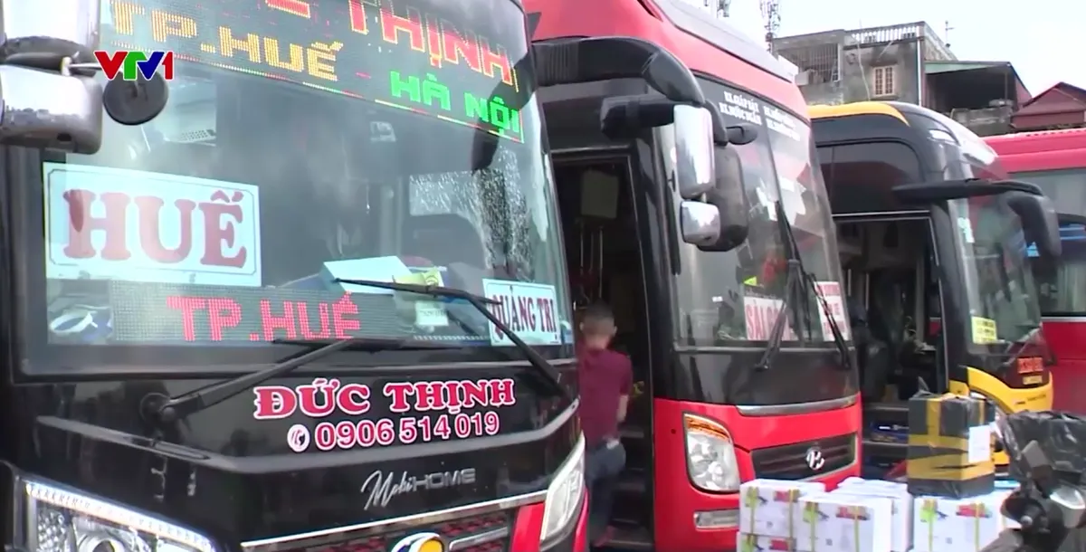 Kh&aacute;ch qua c&aacute;c bến xe H&agrave; Nội tăng gấp đ&ocirc;i dịp nghỉ Tết Dương lịch - Ảnh 1.