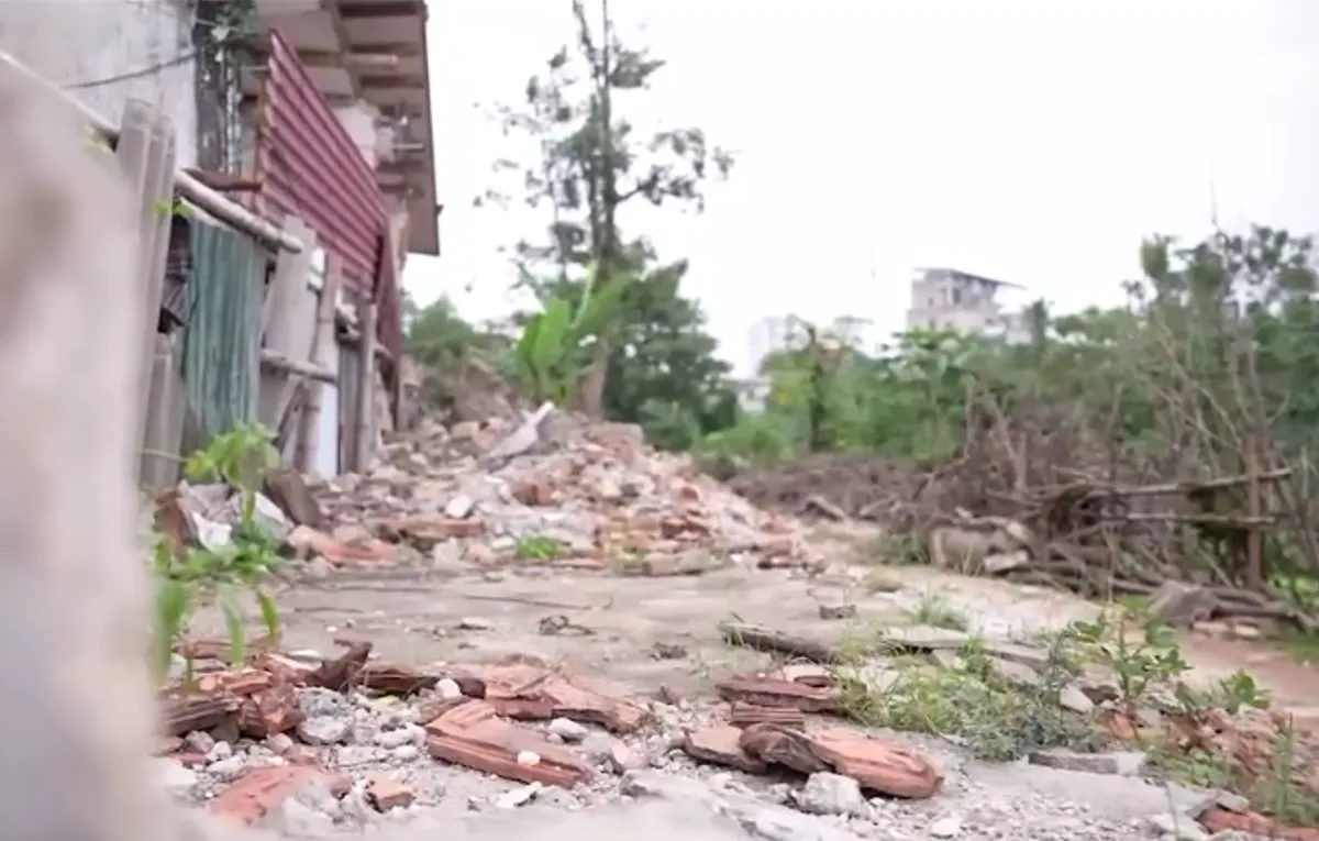 Dự &aacute;n đ&ocirc; thị &ldquo;treo&rdquo; mỏi m&ograve;n giữa phố - Ảnh 1.