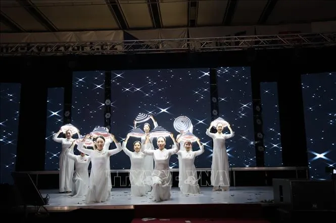 Gala "Ch&agrave;o Xu&acirc;n 2026" - điểm hẹn ấm &aacute;p của cộng đồng người Việt tại CH Czech - Ảnh 2.