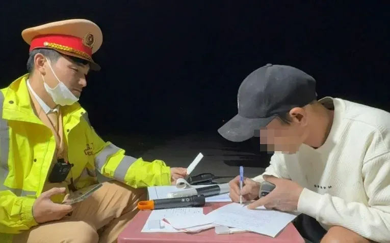 Công an làm việc với tài xế Trần Văn Cường