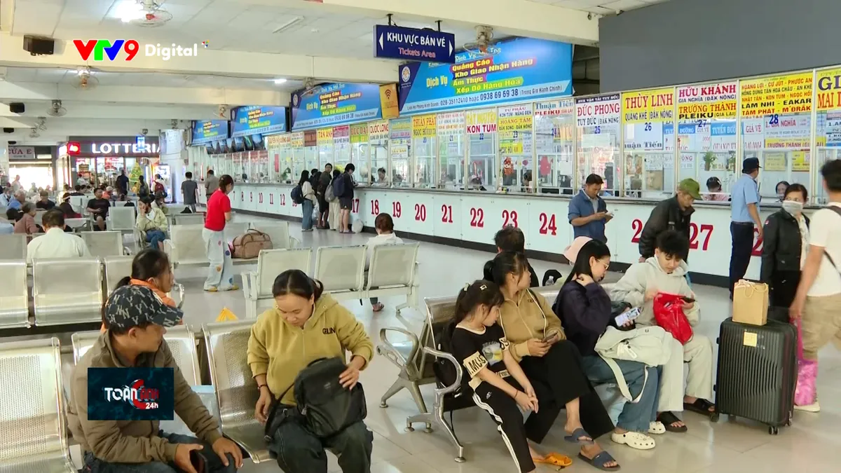 Tàu, xe khẩn trương tăng chuyến phục vụ tết Dương lịch