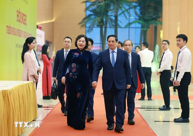 Thủ tướng: Ng&agrave;nh Ng&acirc;n h&agrave;ng thực hiện 8 nhiệm vụ trọng t&acirc;m, c&ugrave;ng đất nước ph&aacute;t triển - Ảnh 1.
