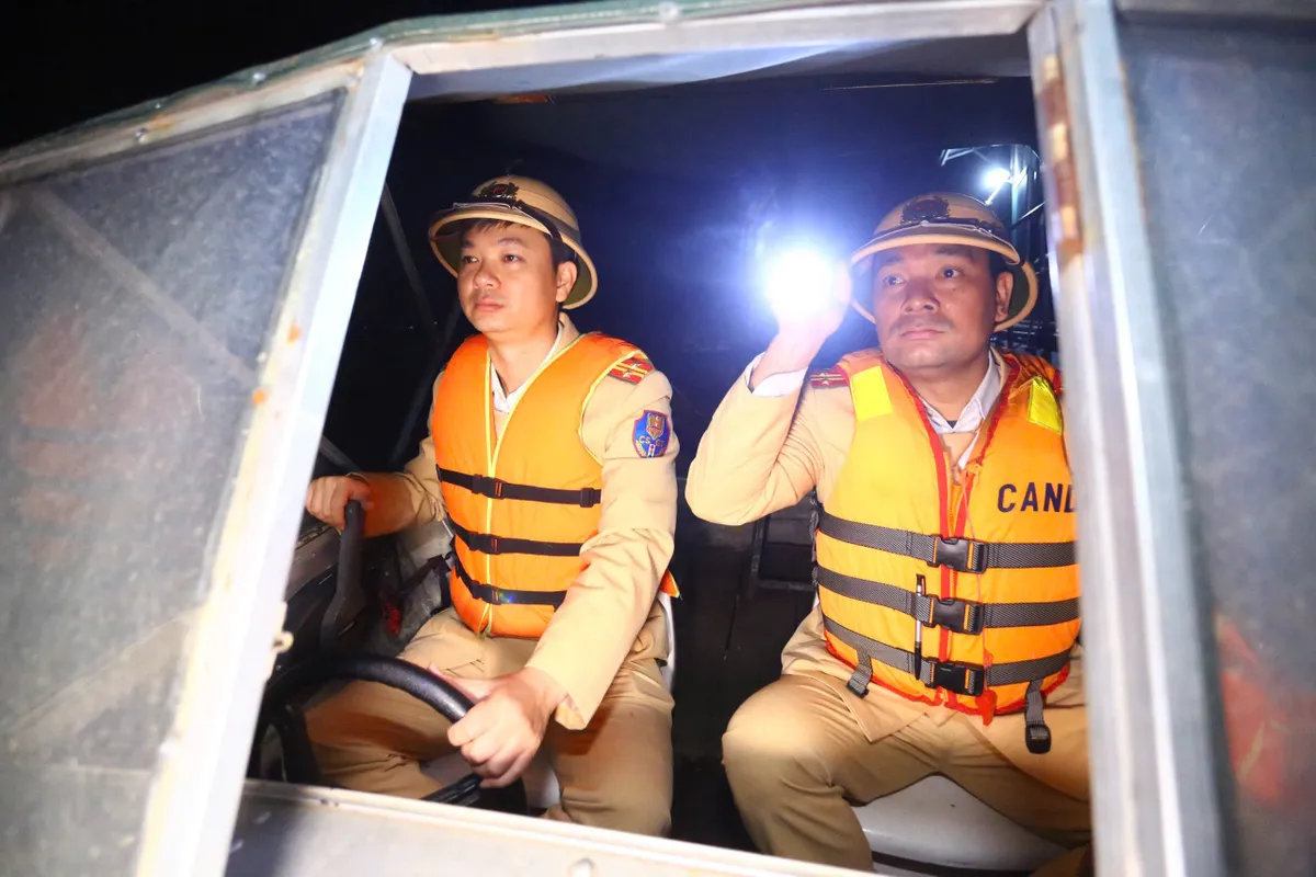 Tết sớm nơi những x&oacute;m ch&agrave;i ven s&ocirc;ng Hồng - Ảnh 2.