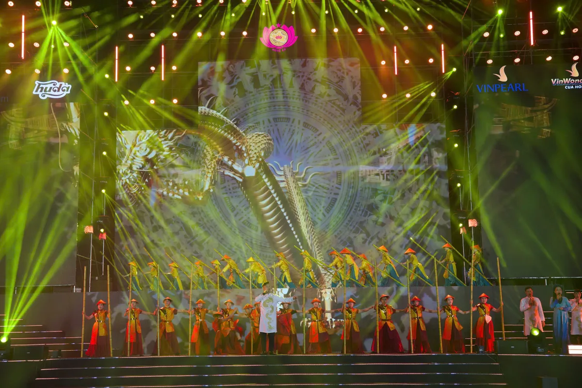 Tưng bừng ph&aacute;o hoa ch&agrave;o đ&oacute;n năm mới 2026 tr&ecirc;n khắp cả nước - Ảnh 30.