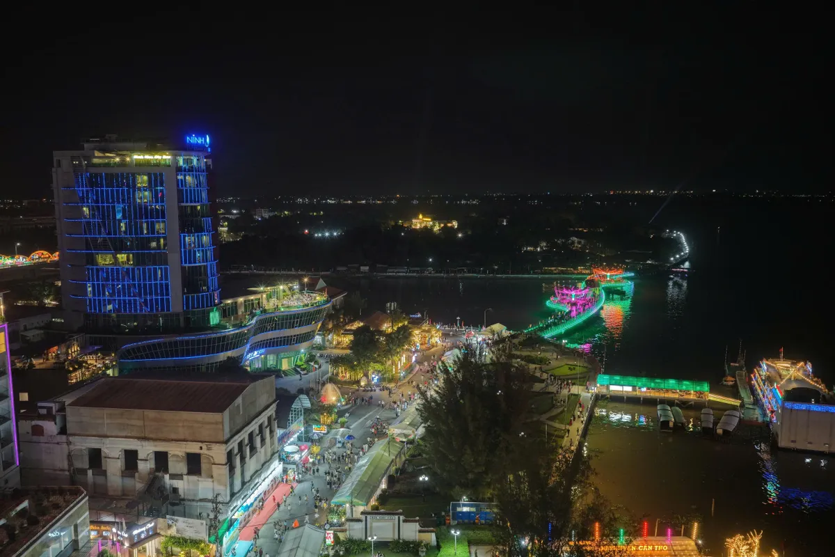 Cần Thơ rộn r&agrave;ng ch&agrave;o năm mới 2026 - Ảnh 15.
