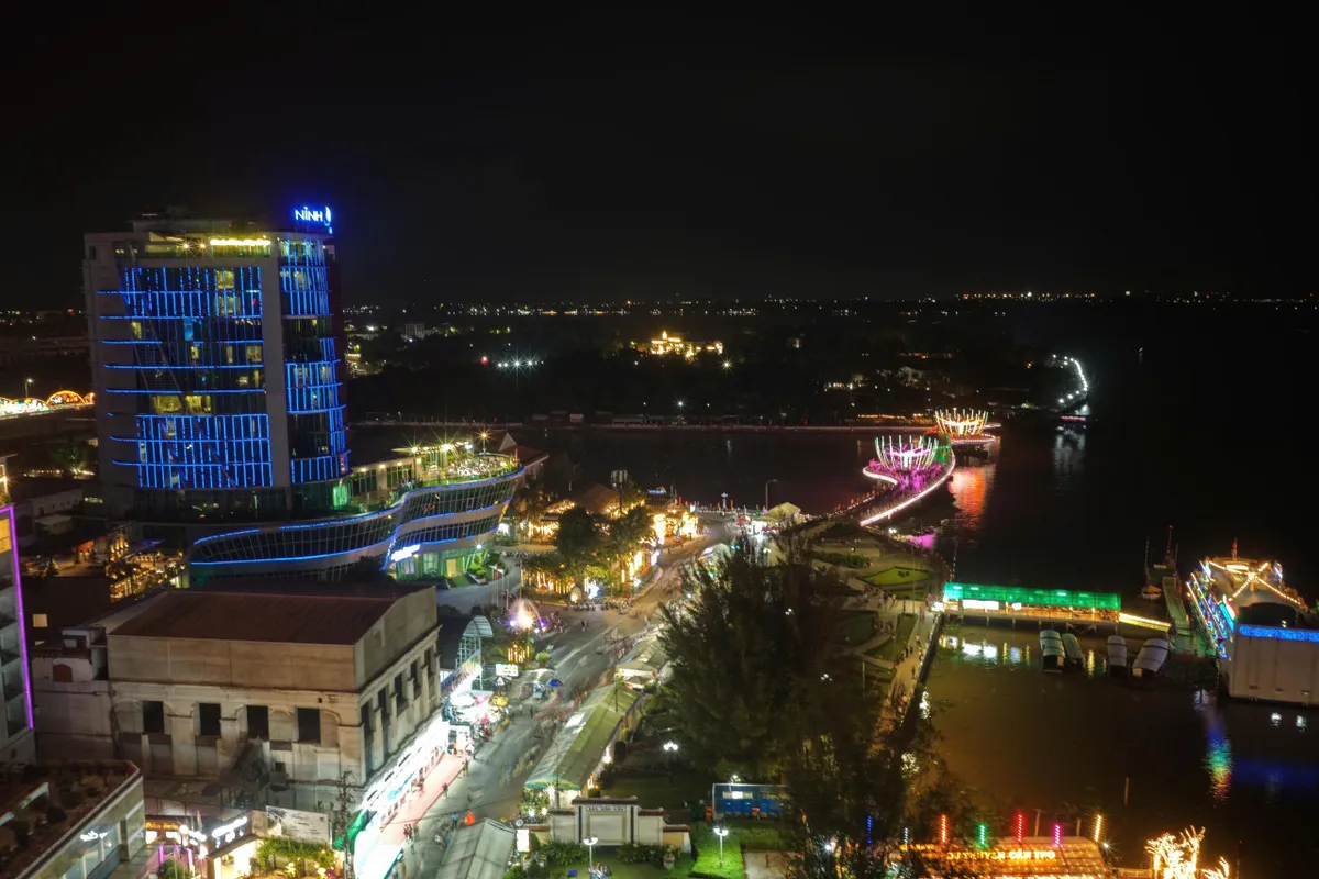 Cần Thơ rộn r&agrave;ng ch&agrave;o năm mới 2026 - Ảnh 13.