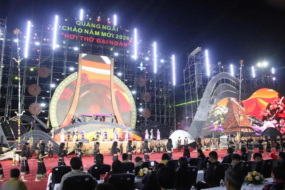 Tưng bừng ph&aacute;o hoa ch&agrave;o đ&oacute;n năm mới 2026 tr&ecirc;n khắp cả nước - Ảnh 32.