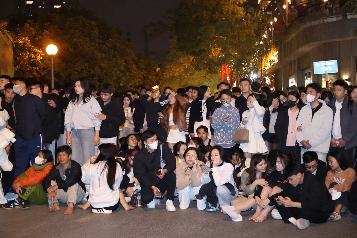 Tưng bừng ph&aacute;o hoa ch&agrave;o đ&oacute;n năm mới 2026 tr&ecirc;n khắp cả nước - Ảnh 15.