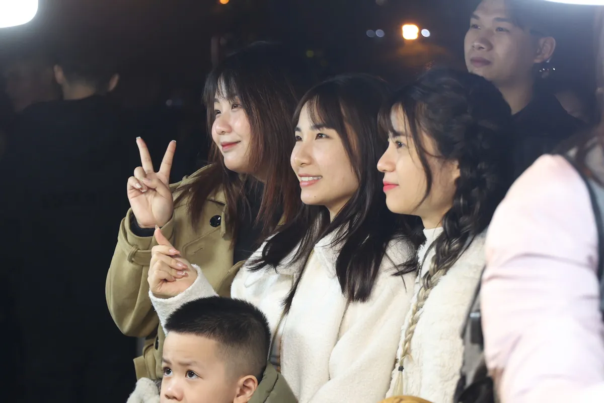 Tưng bừng ph&aacute;o hoa ch&agrave;o đ&oacute;n năm mới 2026 tr&ecirc;n khắp cả nước - Ảnh 14.