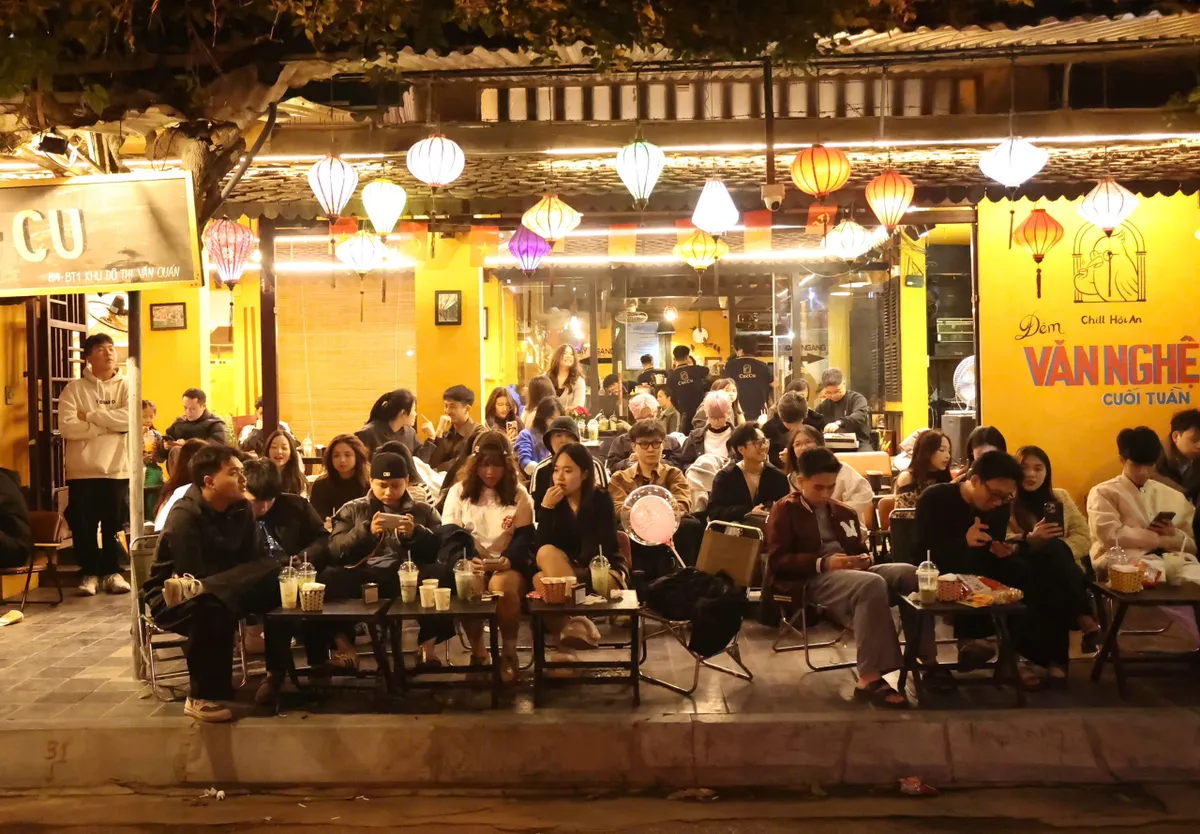 Tưng bừng ph&aacute;o hoa ch&agrave;o đ&oacute;n năm mới 2026 tr&ecirc;n khắp cả nước - Ảnh 11.