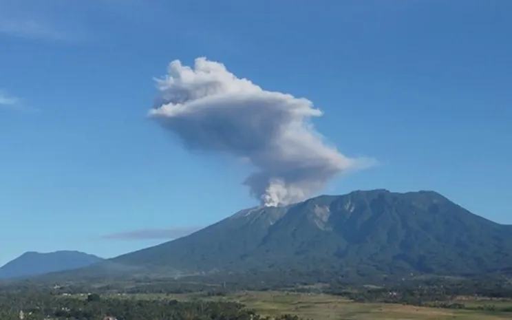 Núi lửa Bur Ni Telong ở miền Tây Indonesia (Ảnh: Anadolu)
