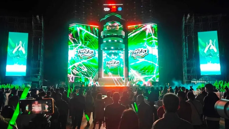 Người d&acirc;n cả nước h&acirc;n hoan đ&oacute;n ch&agrave;o năm mới 2026 - Ảnh 9.