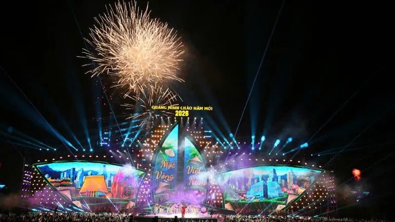 Tưng bừng kh&ocirc;ng kh&iacute; đ&oacute;n năm mới tại c&aacute;c địa phương - Ảnh 1.