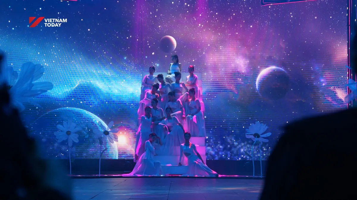 Ngay từ lần đầu phát sóng, Symphony of Vietnam đã tạo sức hút mạnh mẽ với hành trình âm nhạc kết nối thế giới - Ảnh 1.