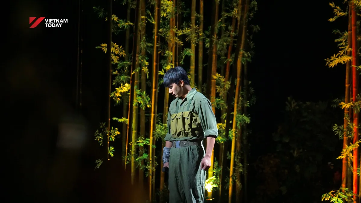 Cường - chàng sinh viên Nhạc viện trong Mưa đỏ lần đầu solo “Còn gì đẹp hơn” trên sóng VTV - Ảnh 1.