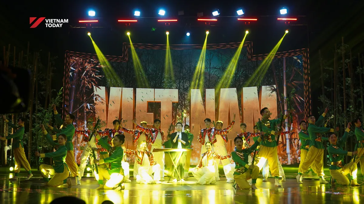 Ngay từ lần đầu phát sóng, Symphony of Vietnam đã tạo sức hút mạnh mẽ với hành trình âm nhạc kết nối thế giới - Ảnh 6.