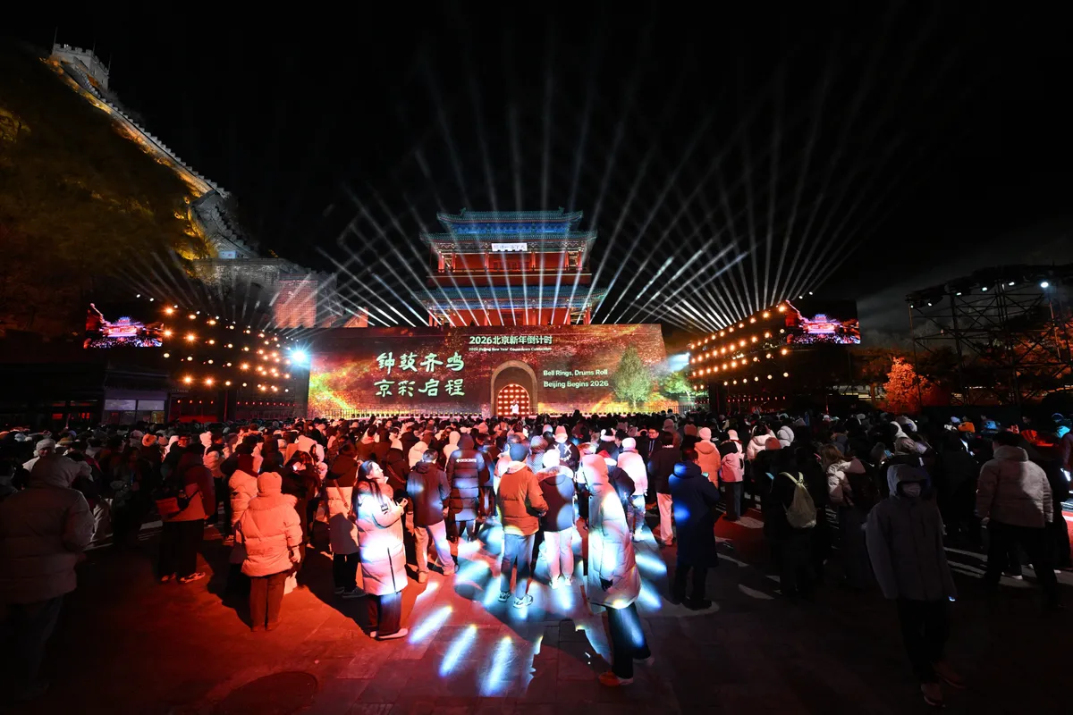 Tr&igrave;nh diễn &aacute;nh s&aacute;ng v&agrave; đếm ngược ấn tượng đ&oacute;n năm mới tại Vạn L&yacute; Trường Th&agrave;nh - Ảnh 4.