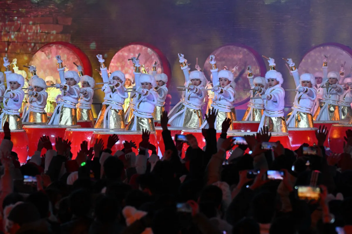 Tr&igrave;nh diễn &aacute;nh s&aacute;ng v&agrave; đếm ngược ấn tượng đ&oacute;n năm mới tại Vạn L&yacute; Trường Th&agrave;nh - Ảnh 6.