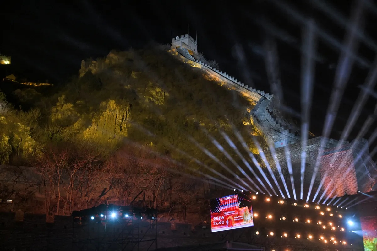 Tr&igrave;nh diễn &aacute;nh s&aacute;ng v&agrave; đếm ngược ấn tượng đ&oacute;n năm mới tại Vạn L&yacute; Trường Th&agrave;nh - Ảnh 3.