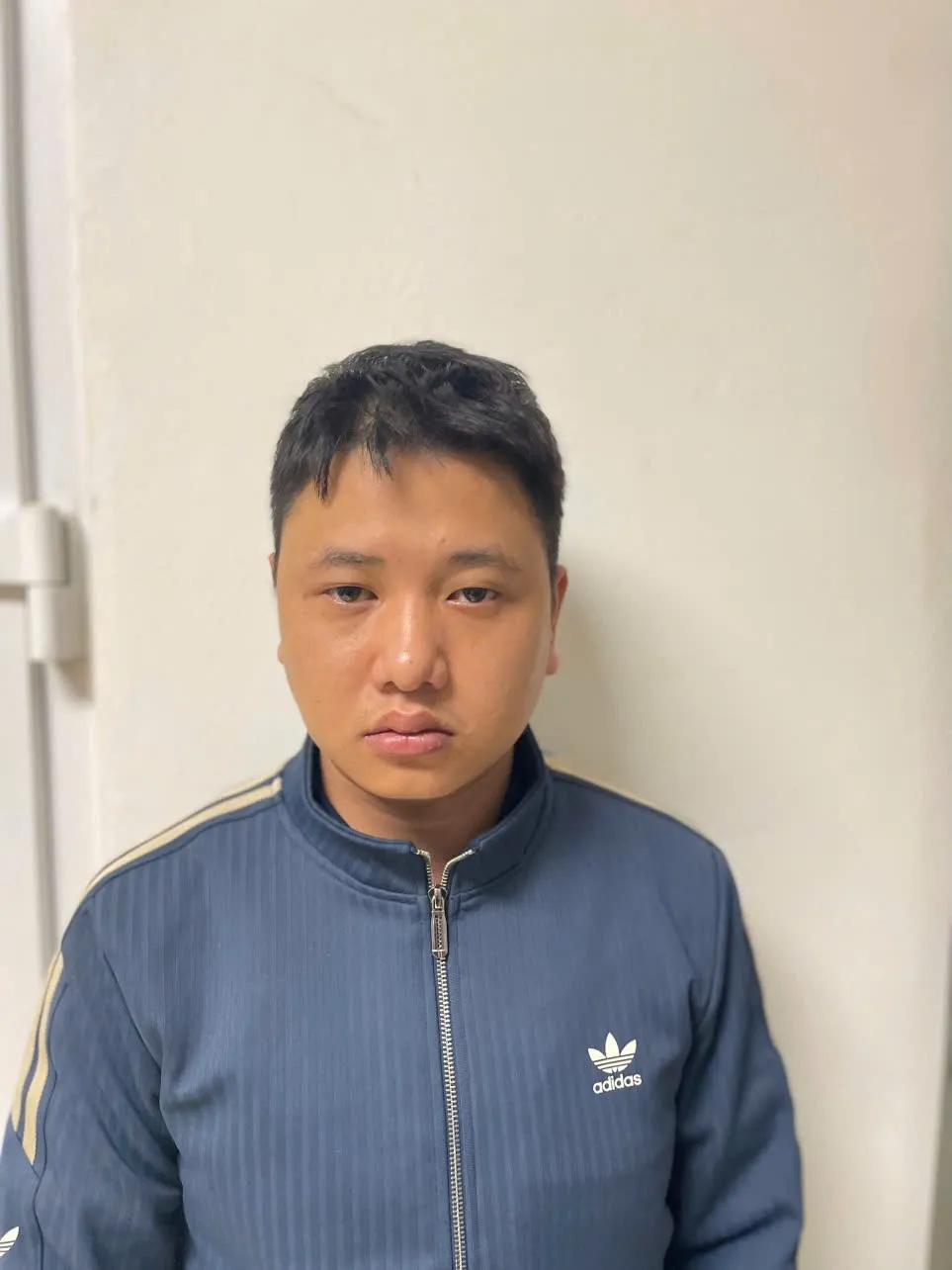 Tạm giữ h&igrave;nh sự chủ thầu ở H&agrave; Nội trả lương cho c&ocirc;ng nh&acirc;n bằng ma t&uacute;y - Ảnh 1.