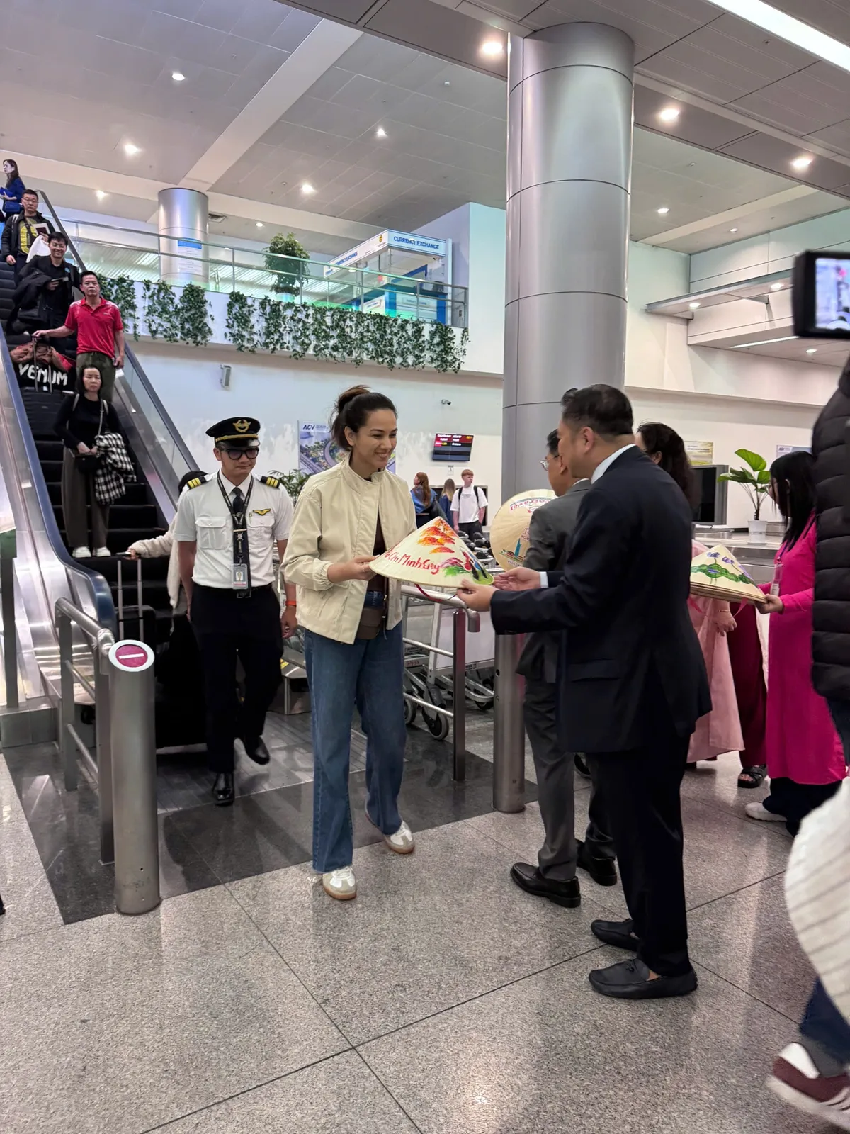 TP Hồ Ch&iacute; Minh ch&agrave;o đ&oacute;n những vị kh&aacute;ch đầu ti&ecirc;n năm 2026- Ảnh 2.